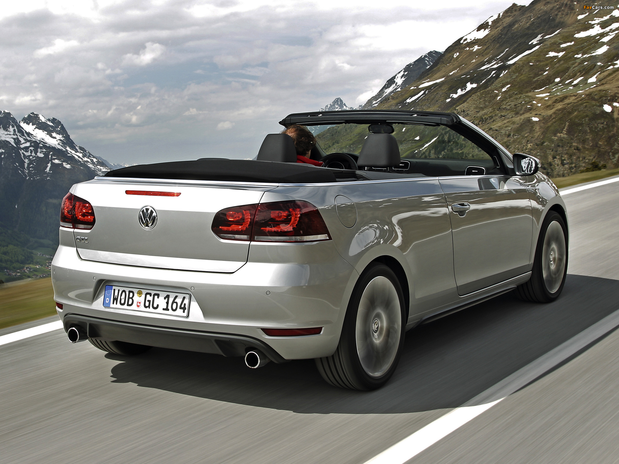 Volkswagen Golf GTI Cabriolet (Typ 5K) 2012 wallpapers (2048 x 1536)