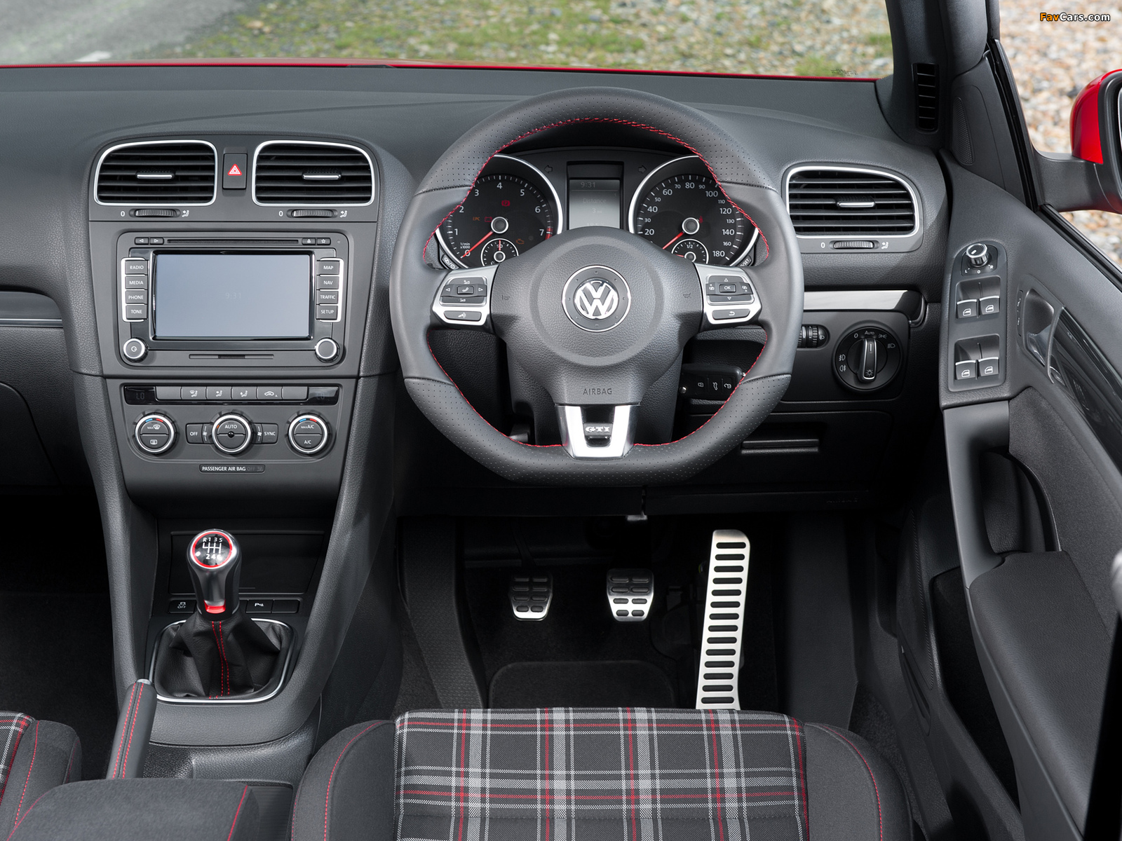 Volkswagen Golf GTI Cabriolet UK-spec (Typ 5K) 2012 wallpapers (1600 x 1200)