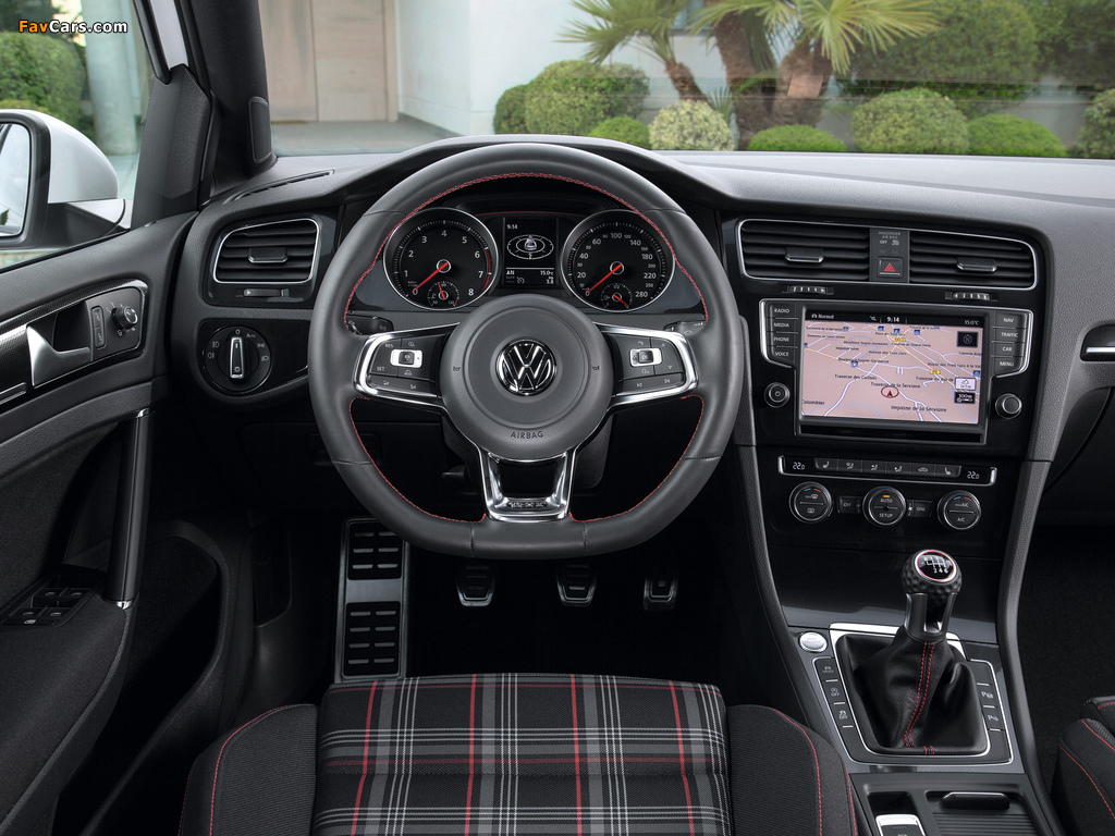 Volkswagen Golf GTI 5-door (Typ 5G) 2013 images (1024 x 768)