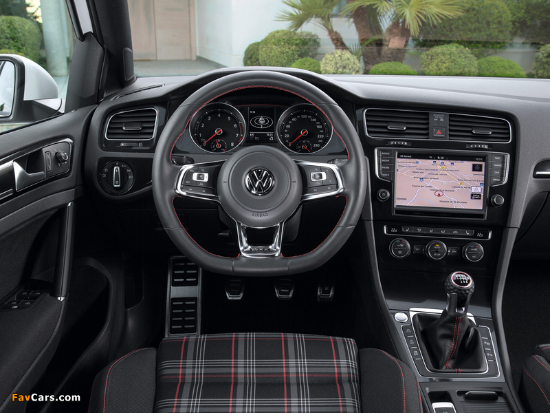 Volkswagen Golf GTI 5-door (Typ 5G) 2013 images (800 x 600)
