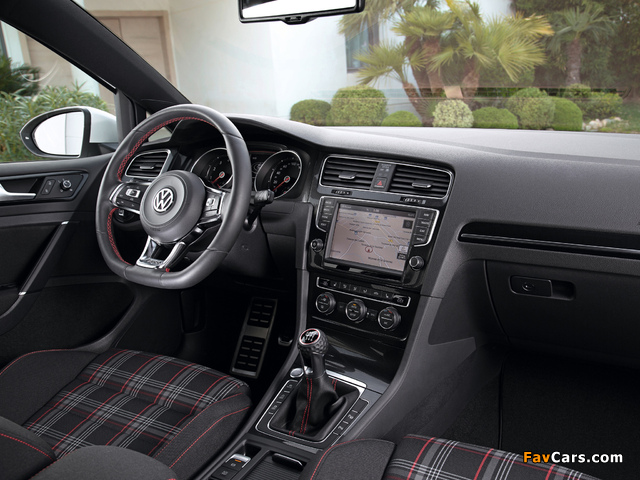 Volkswagen Golf GTI 5-door (Typ 5G) 2013 pictures (640 x 480)
