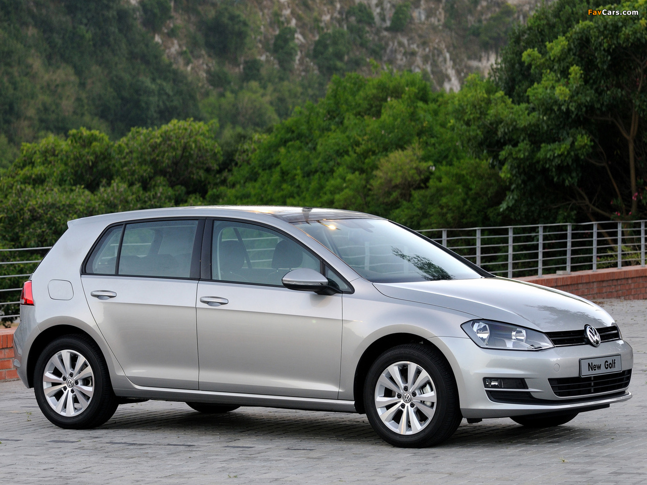 Volkswagen Golf TSI BlueMotion 5-door ZA-spec (Typ 5G) 2013 wallpapers (1280 x 960)