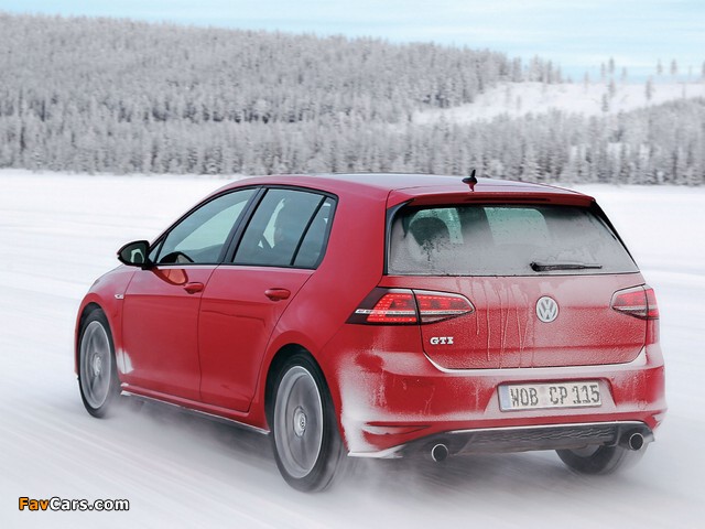 Volkswagen Golf GTI 5-door (Typ 5G) 2013 wallpapers (640 x 480)