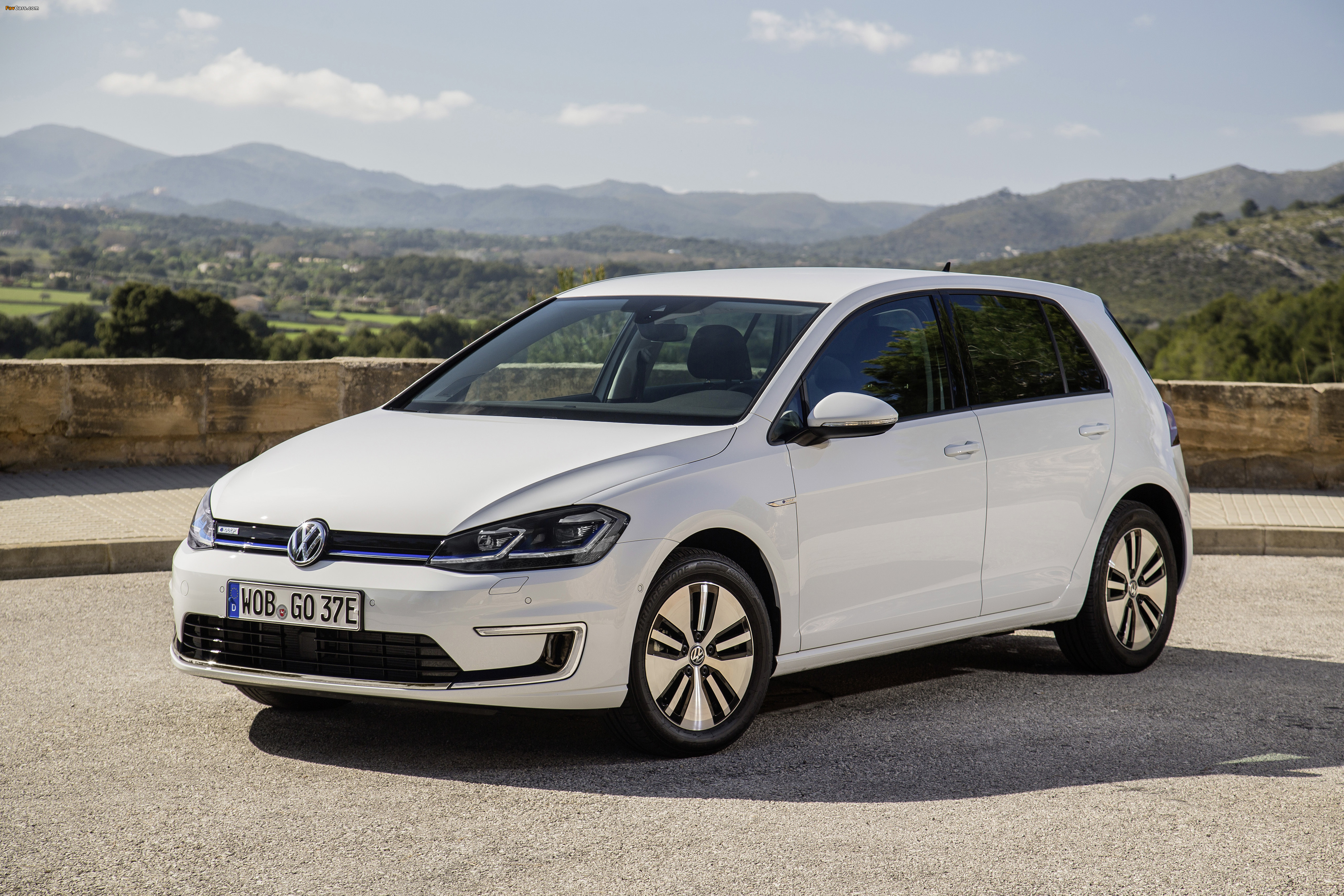 Volkswagen e-Golf (Type 5G) 2017 photos (4069 x 2712)