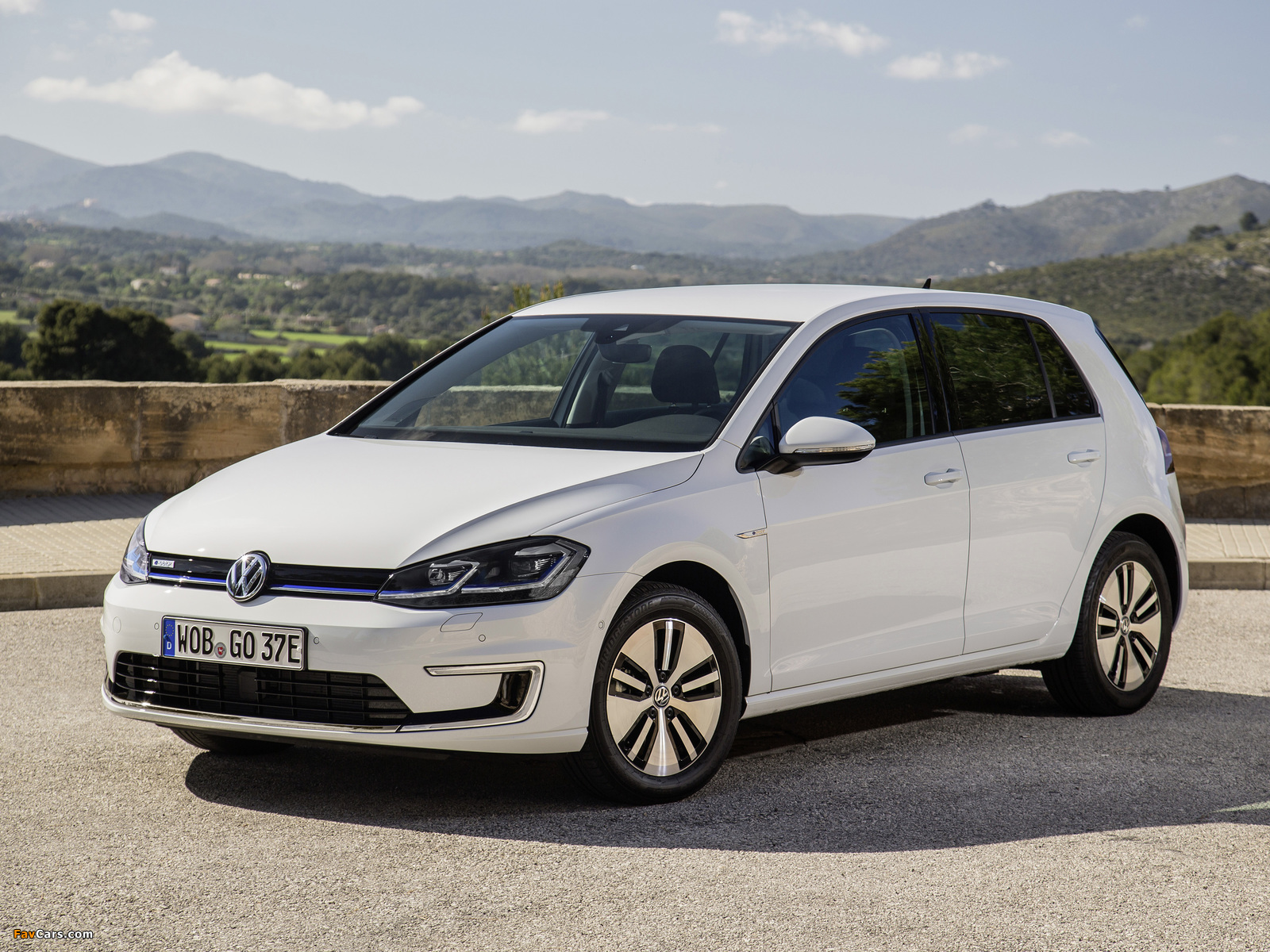 Volkswagen e-Golf (Type 5G) 2017 photos (1600 x 1200)