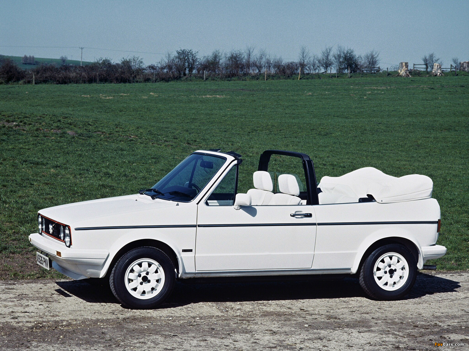 Volkswagen Golf Cabrio UK-spec (Typ 17) 1979–88 wallpapers (1600 x 1200)