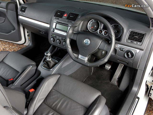 Volkswagen Golf GTI 3-door UK-spec (Type 1K) 2004–08 wallpapers (640 x 480)