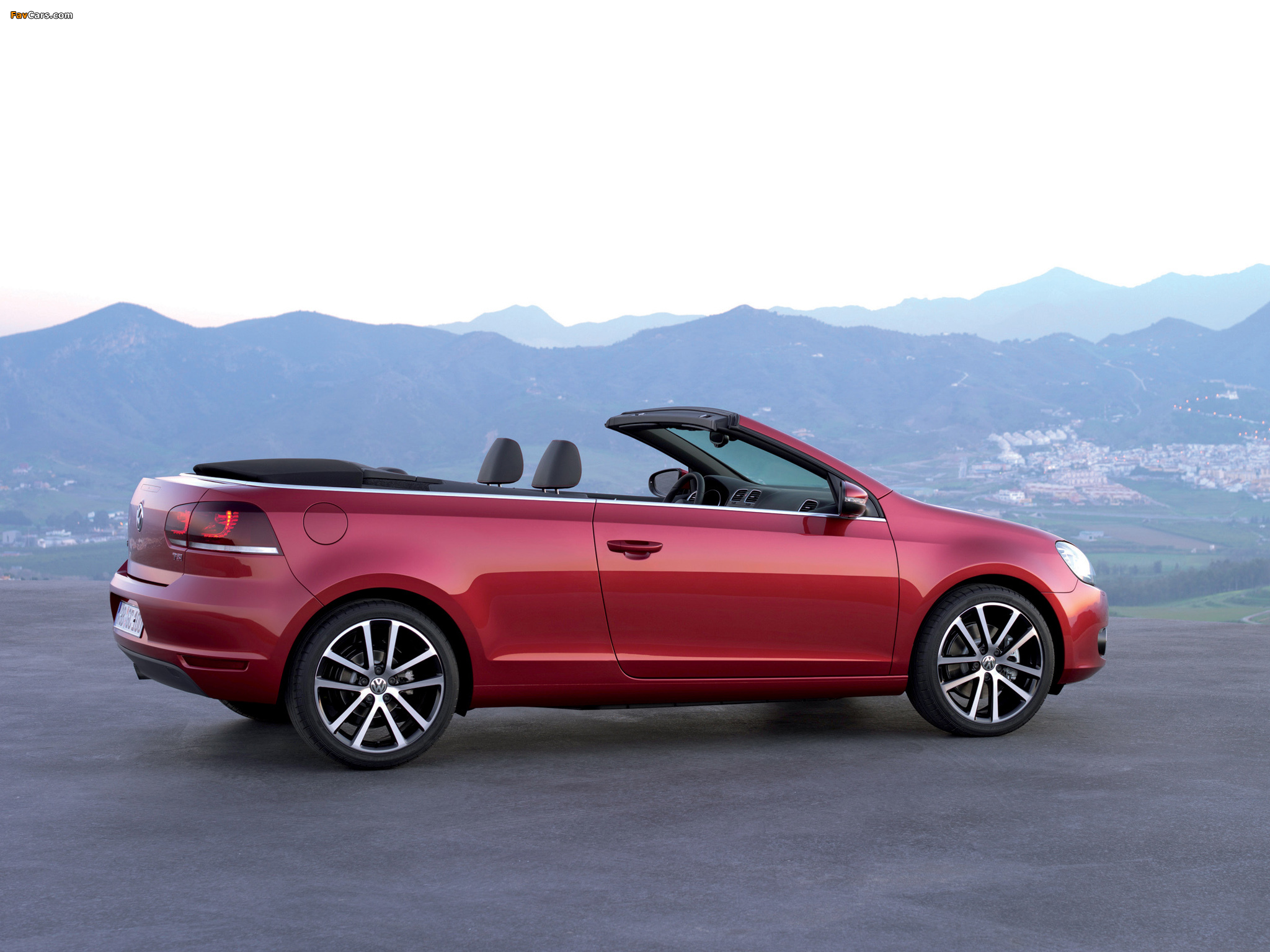 Volkswagen Golf Cabrio (Typ 5K) 2011 wallpapers (2048 x 1536)