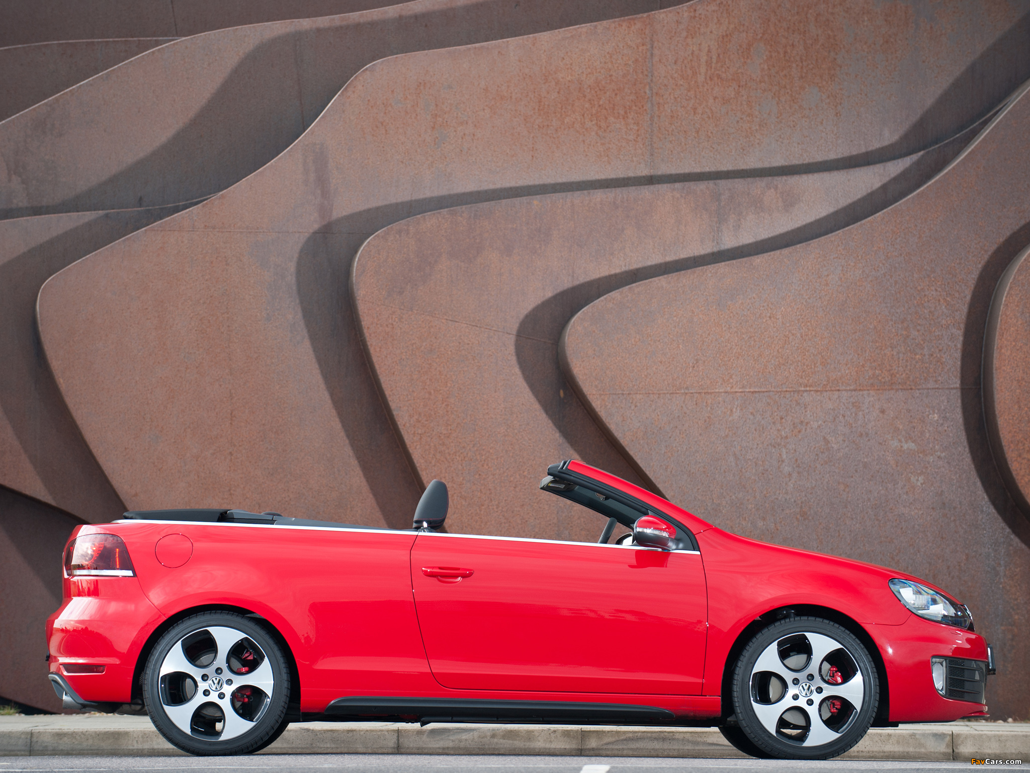 Volkswagen Golf GTI Cabriolet UK-spec (Typ 5K) 2012 wallpapers (2048 x 1536)