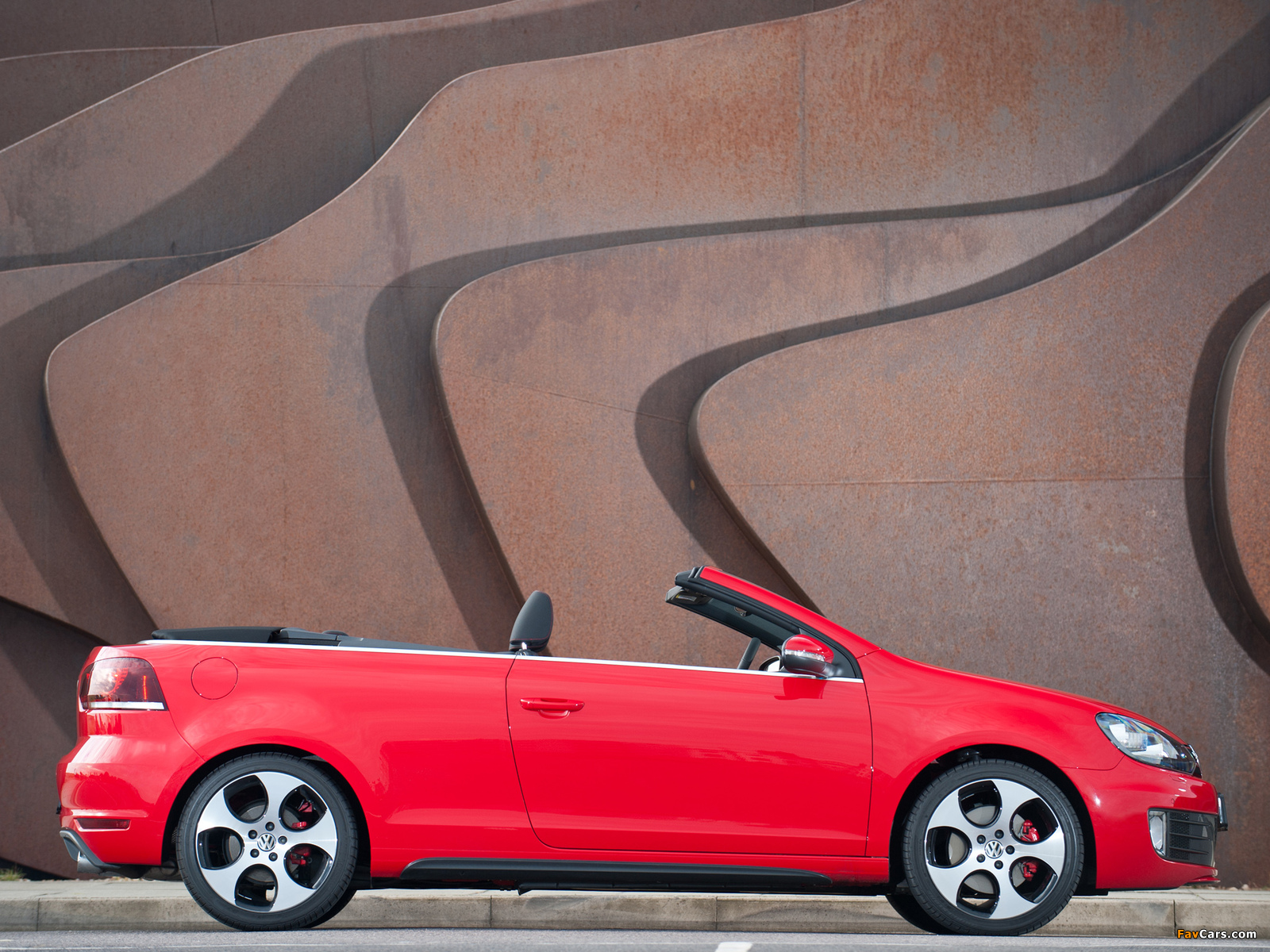 Volkswagen Golf GTI Cabriolet UK-spec (Typ 5K) 2012 wallpapers (1600 x 1200)