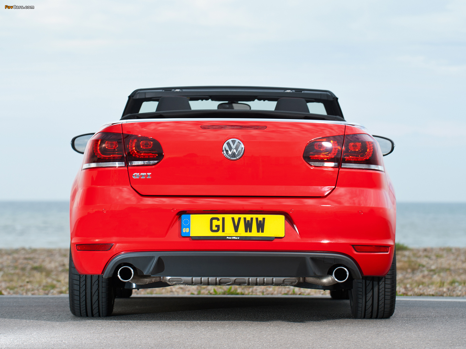 Volkswagen Golf GTI Cabriolet UK-spec (Typ 5K) 2012 wallpapers (1600 x 1200)