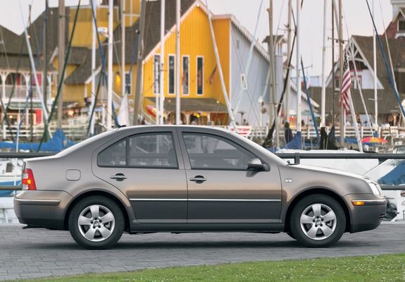 Pictures of Volkswagen Jetta Sedan (IV) 2003–05