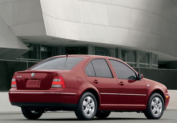 Pictures of Volkswagen Jetta Sedan (IV) 2003–05