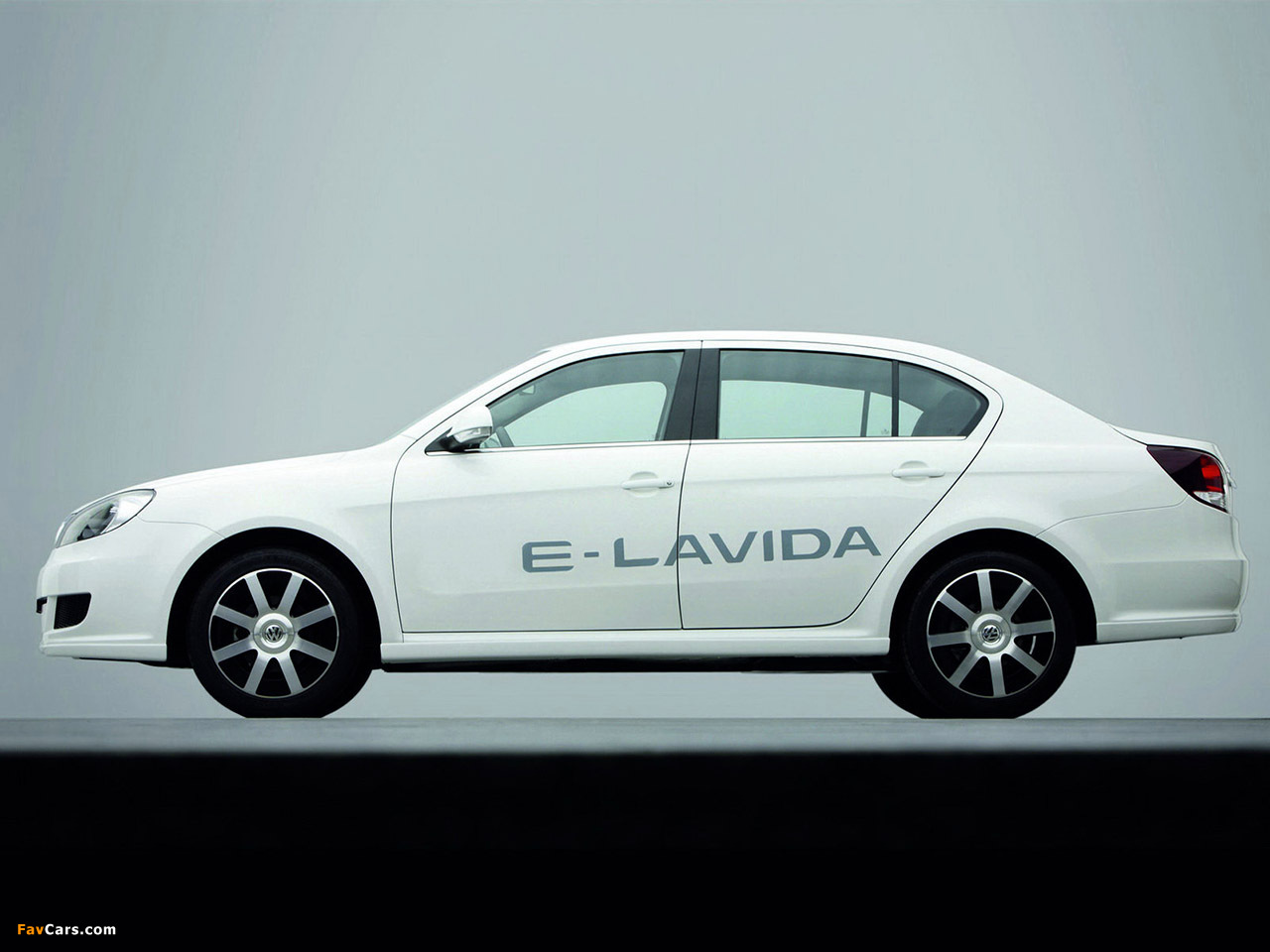 Volkswagen E-Lavida Concept 2010 wallpapers (1280 x 960)