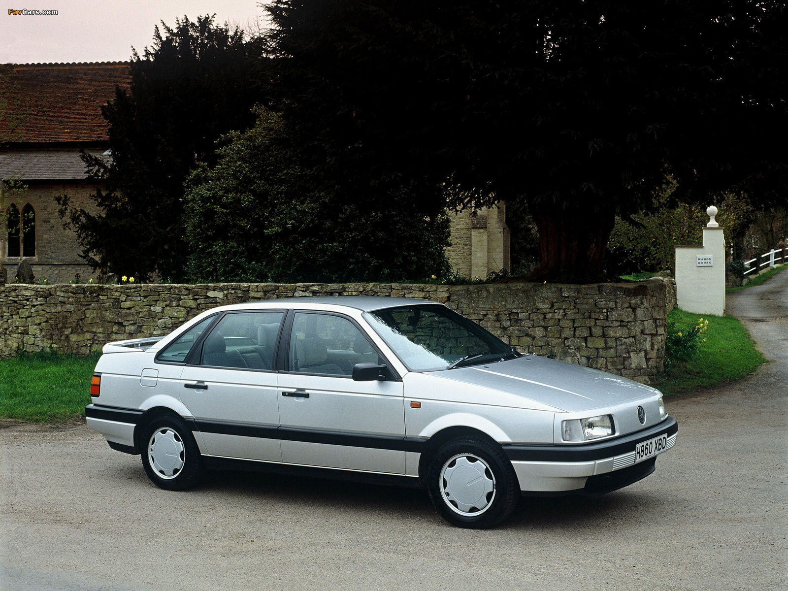 Images of Volkswagen Passat Sedan UK-spec (B3) 1988–93 (1600 x 1200)