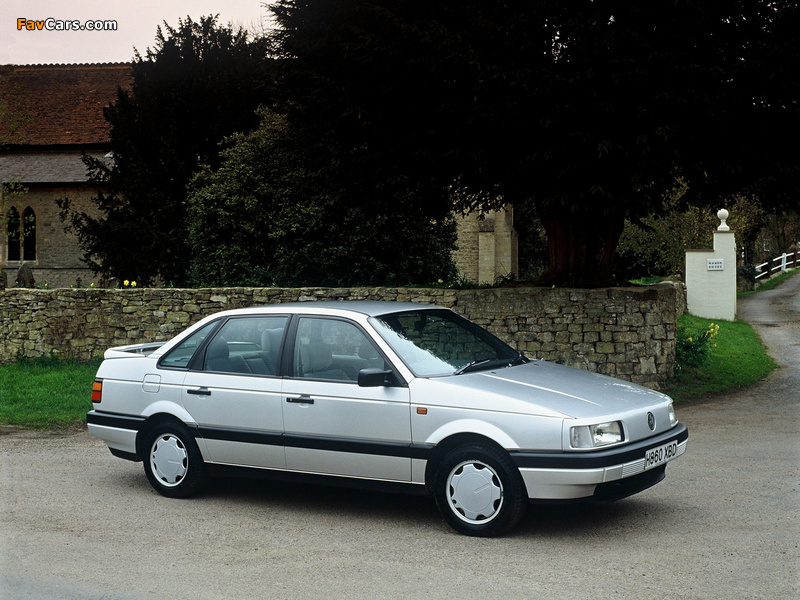 Images of Volkswagen Passat Sedan UK-spec (B3) 1988–93 (800 x 600)