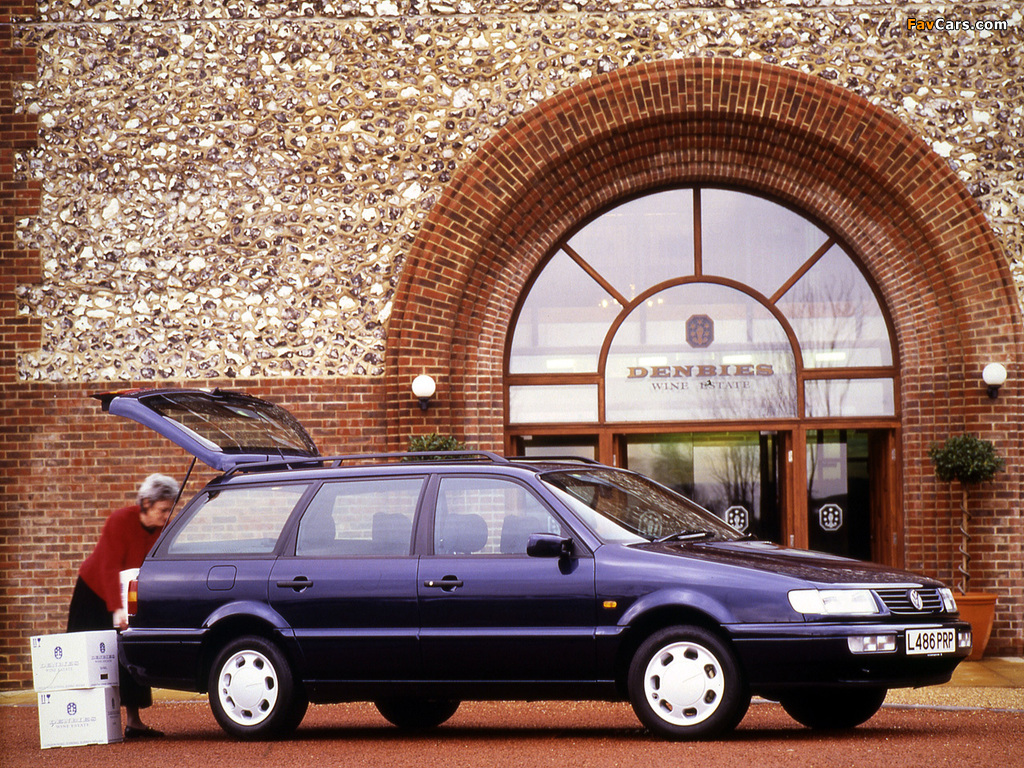 Images of Volkswagen Passat Variant UK-spec (B4) 1993–97 (1024 x 768)
