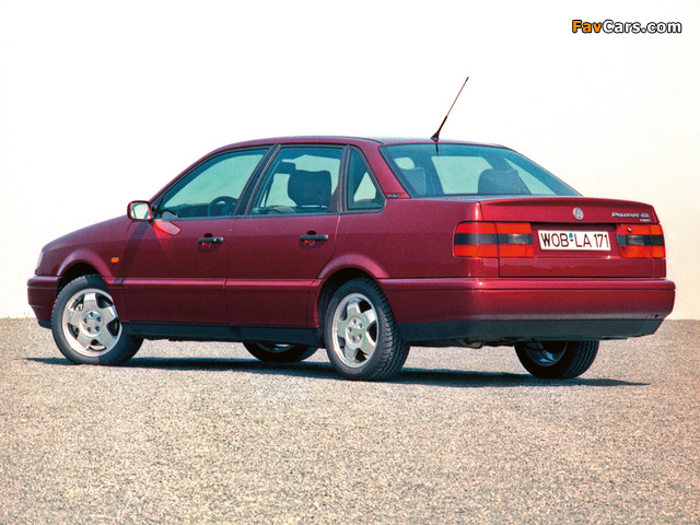 Images of Volkswagen Passat Sedan (B4) 1993–97 (640 x 480)