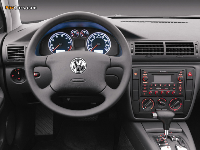 Images of Volkswagen Passat 1.8T Sedan US-spec (B5+) 2000–05 (640 x 480)