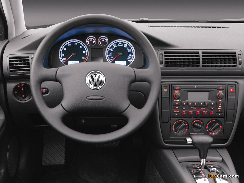 Images of Volkswagen Passat 1.8T Sedan US-spec (B5+) 2000–05 (800 x 600)