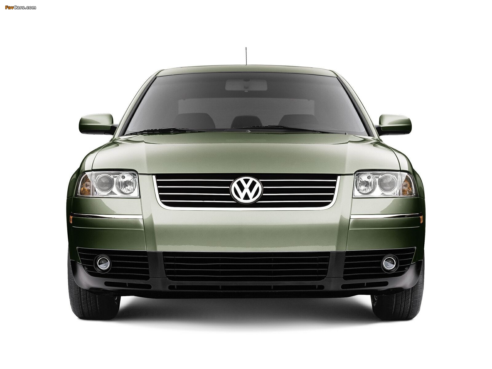 Images of Volkswagen Passat 1.8T Sedan US-spec (B5+) 2000–05 (1600 x 1200)