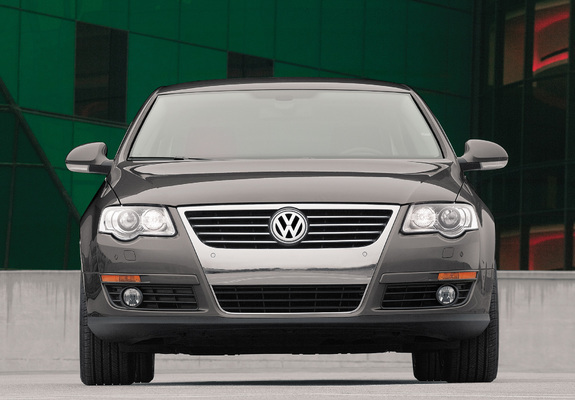 Images of Volkswagen Passat 3.6 4MOTION Sedan US-spec (B6) 2005–10