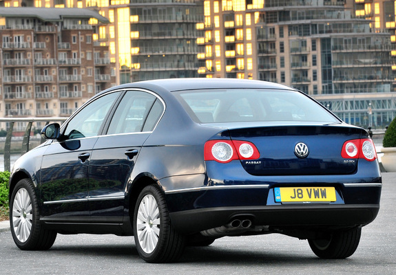 Images of Volkswagen Passat 2.0 TDI Sedan UK-spec (B6) 2005–10