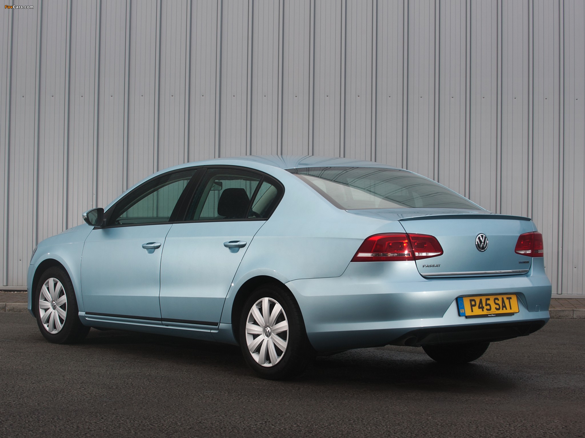 Images of Volkswagen Passat BlueMotion UK-spec (B7) 2010 (2048 x 1536)