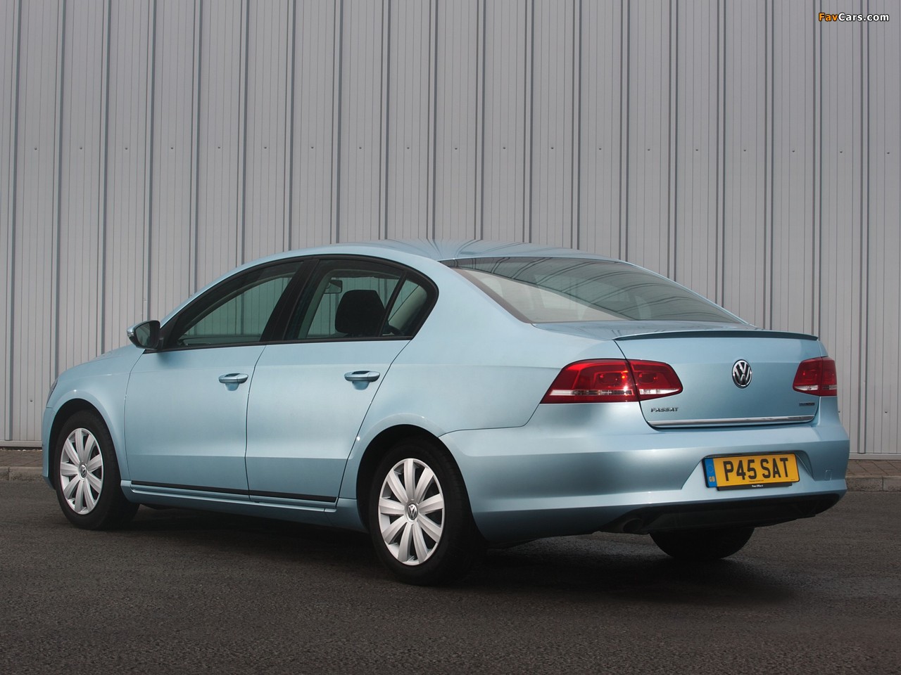 Images of Volkswagen Passat BlueMotion UK-spec (B7) 2010 (1280 x 960)