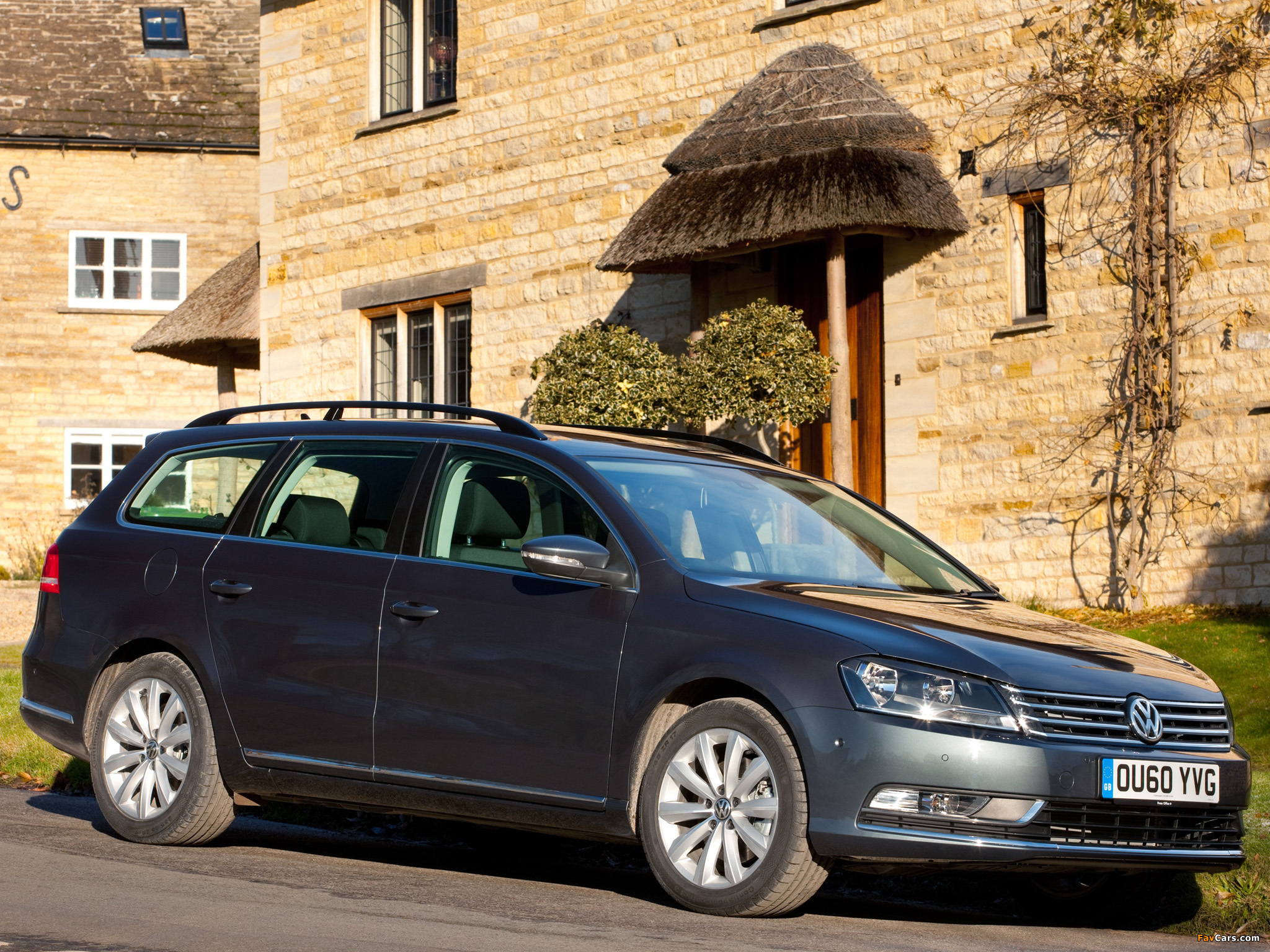 Images of Volkswagen Passat BlueMotion Variant UK-spec (B7) 2010 (2048 x 1536)