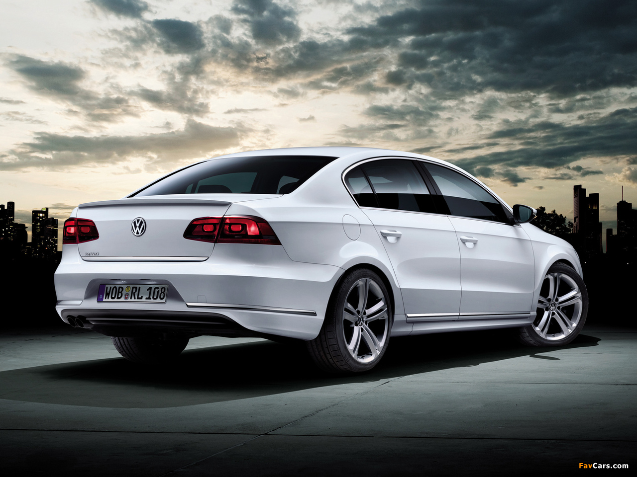 Images of Volkswagen Passat R-Line (B7) 2012 (1280 x 960)