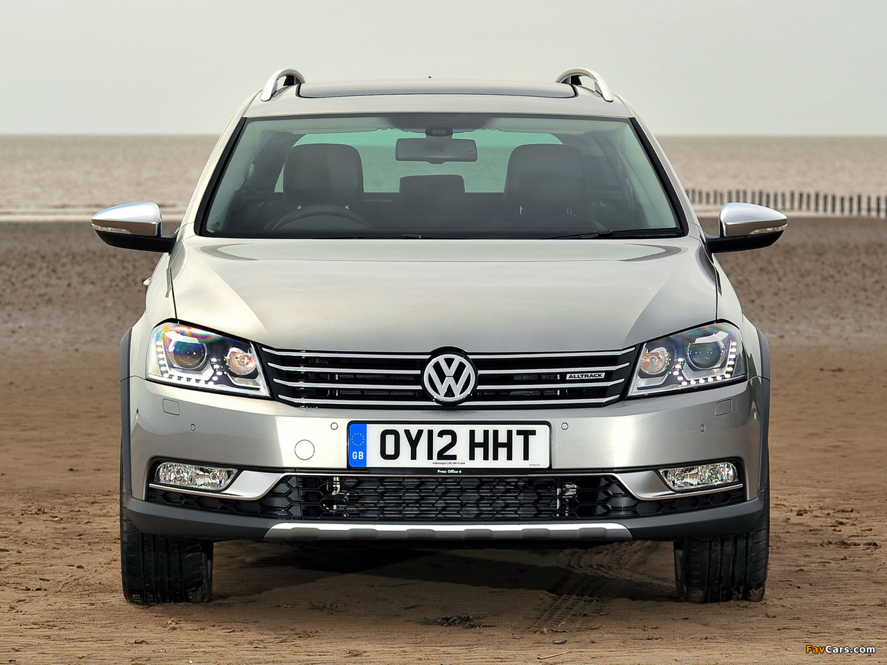 Images of Volkswagen Passat Alltrack UK-spec (B7) 2012 (1280 x 960)