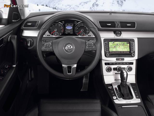 Images of Volkswagen Passat Alltrack (B7) 2012 (640 x 480)