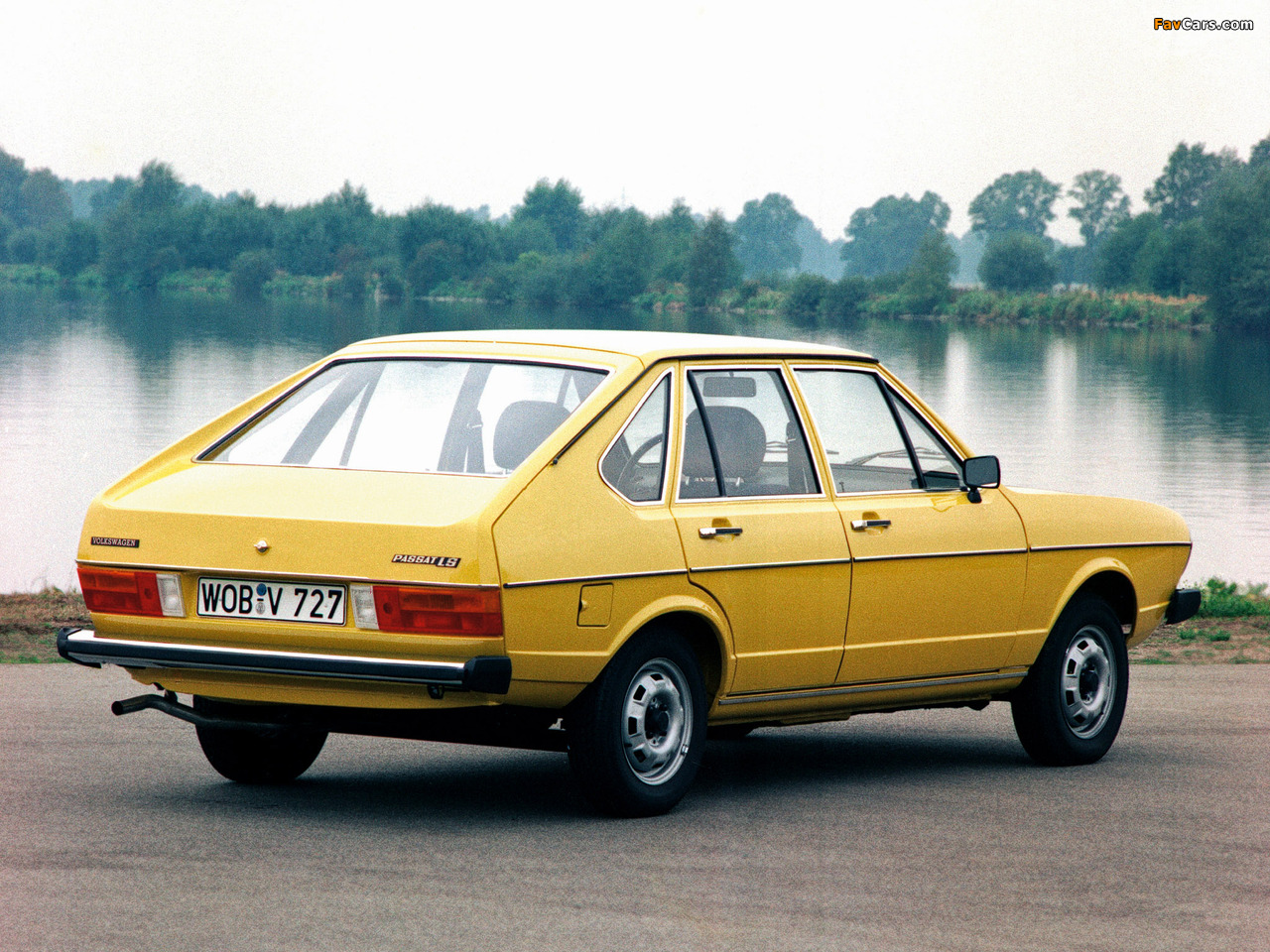 Photos of Volkswagen Passat 5-door (B1) 1973–77 (1280 x 960)