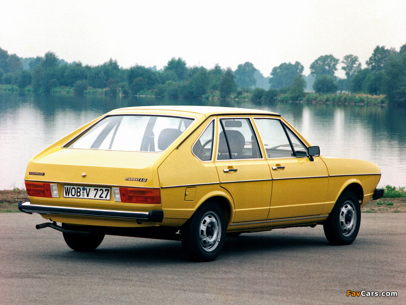 Photos of Volkswagen Passat 5-door (B1) 1973–77 (800 x 600)