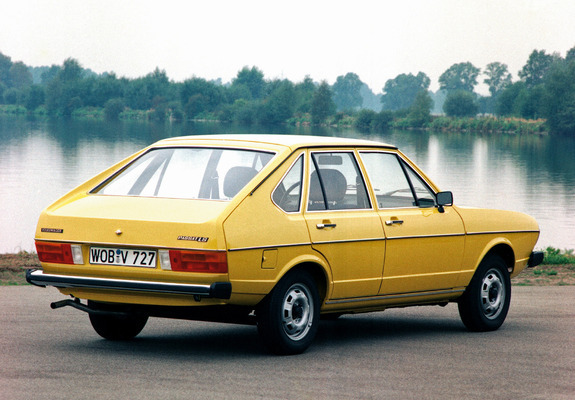 Photos of Volkswagen Passat 5-door (B1) 1973–77