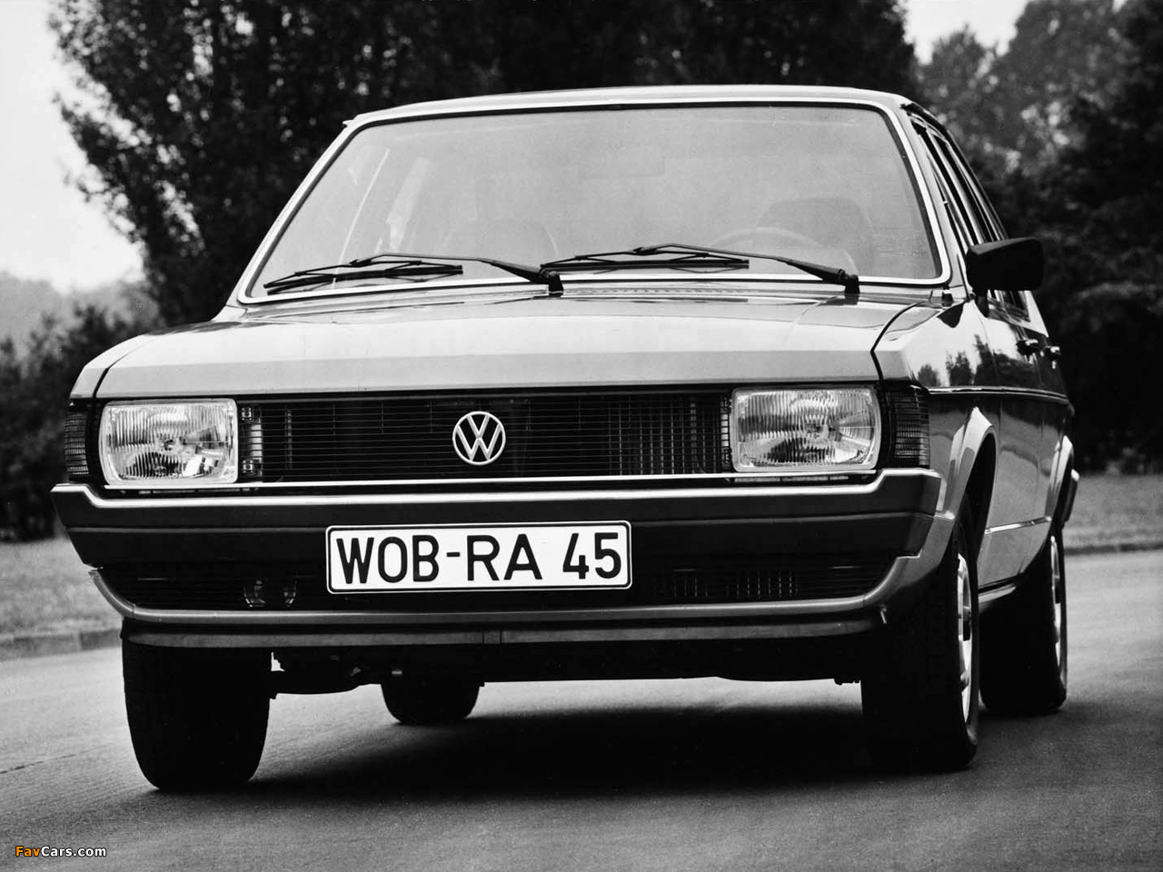Photos of Volkswagen Passat 5-door (B1) 1977–80 (1280 x 960)