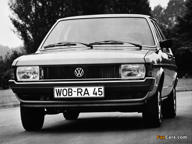 Photos of Volkswagen Passat 5-door (B1) 1977–80 (640 x 480)