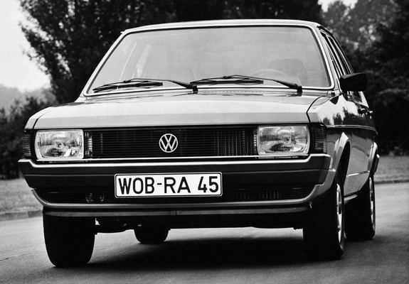 Photos of Volkswagen Passat 5-door (B1) 1977–80