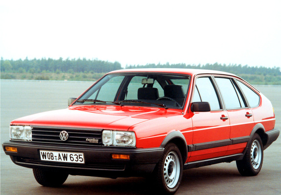 Photos of Volkswagen Passat GT (B2) 1984–88