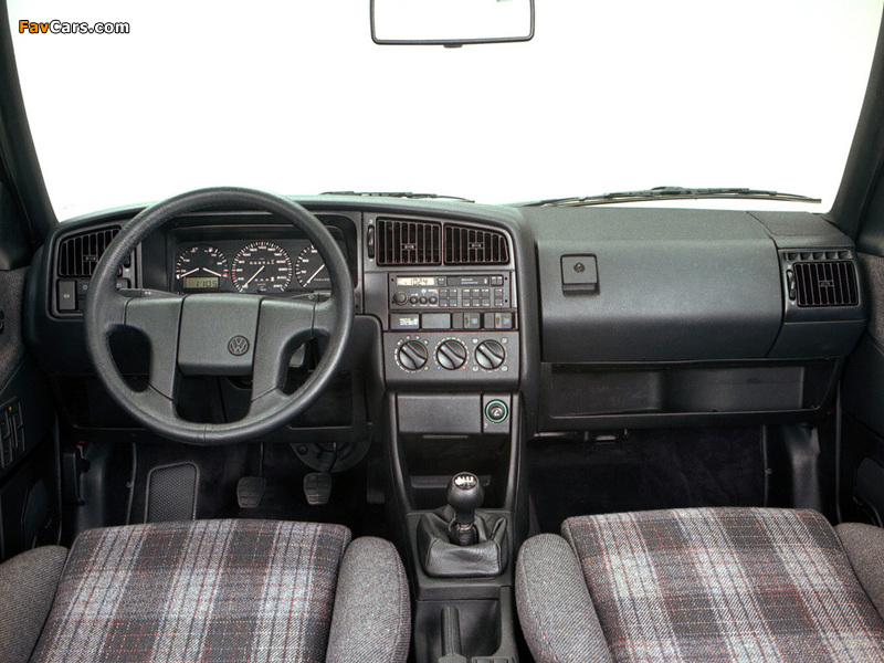 Photos of Volkswagen Passat Sedan (B3) 1988–93 (800 x 600)