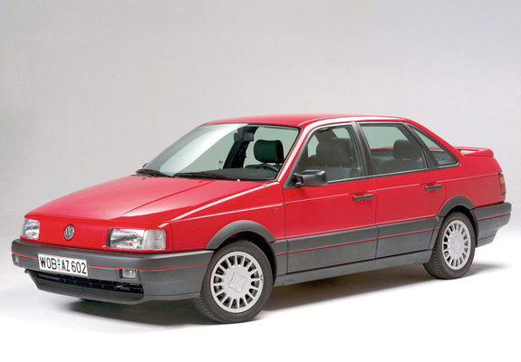 Photos of Volkswagen Passat GT (B3) 1988–93