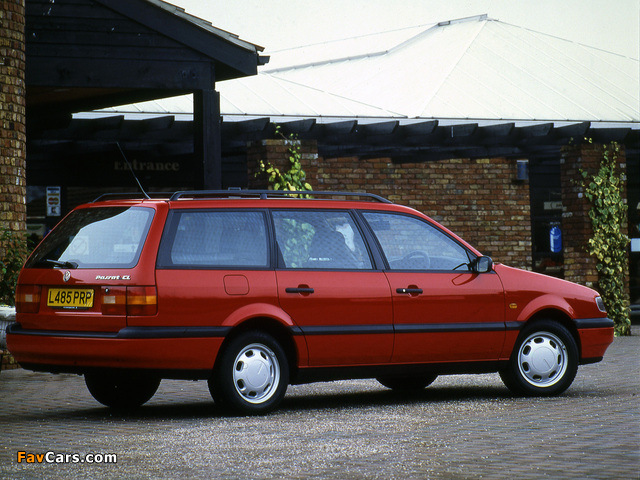 Photos of Volkswagen Passat Variant UK-spec (B4) 1993–97 (640 x 480)