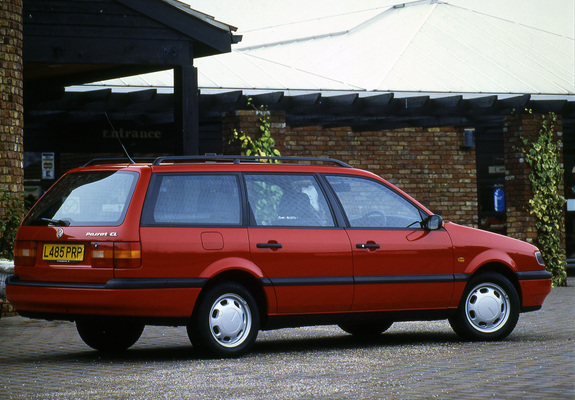 Photos of Volkswagen Passat Variant UK-spec (B4) 1993–97