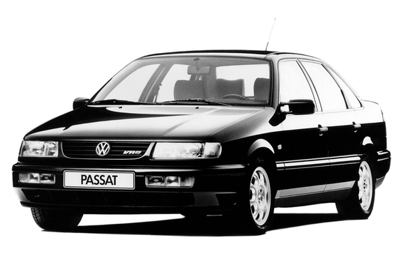Photos of Volkswagen Passat Sedan (B4) 1993–97