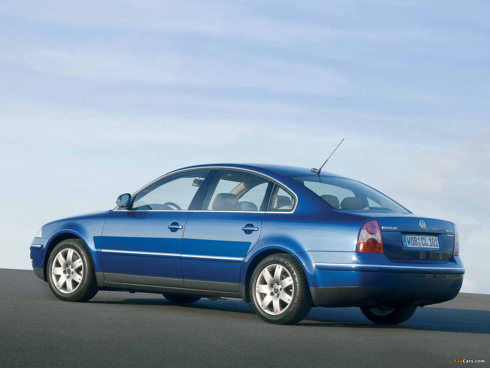 Photos of Volkswagen Passat Sedan (B5+) 2000–05 (1600 x 1200)