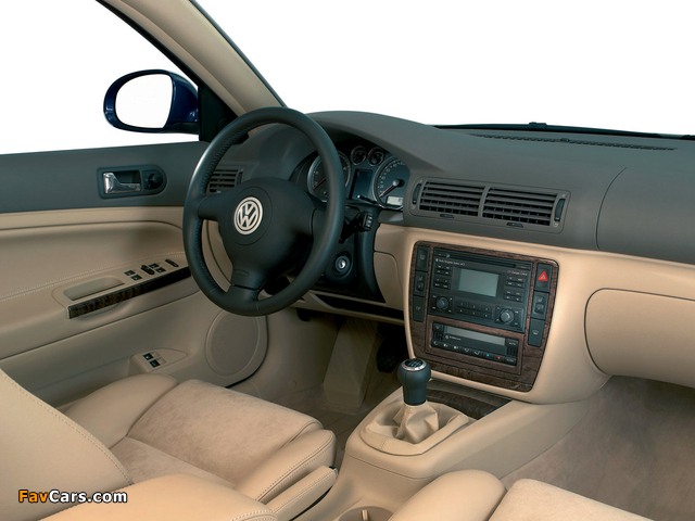 Photos of Volkswagen Passat Sedan (B5+) 2000–05 (640 x 480)