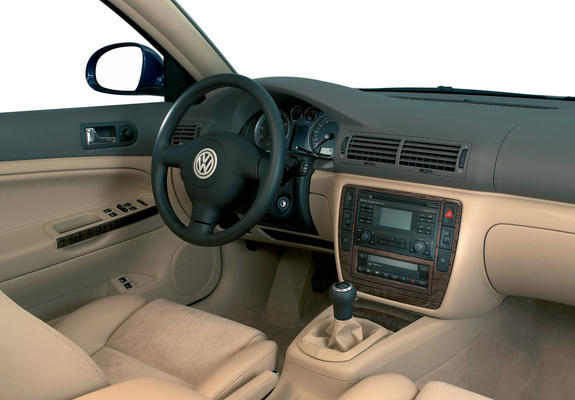 Photos of Volkswagen Passat Sedan (B5+) 2000–05