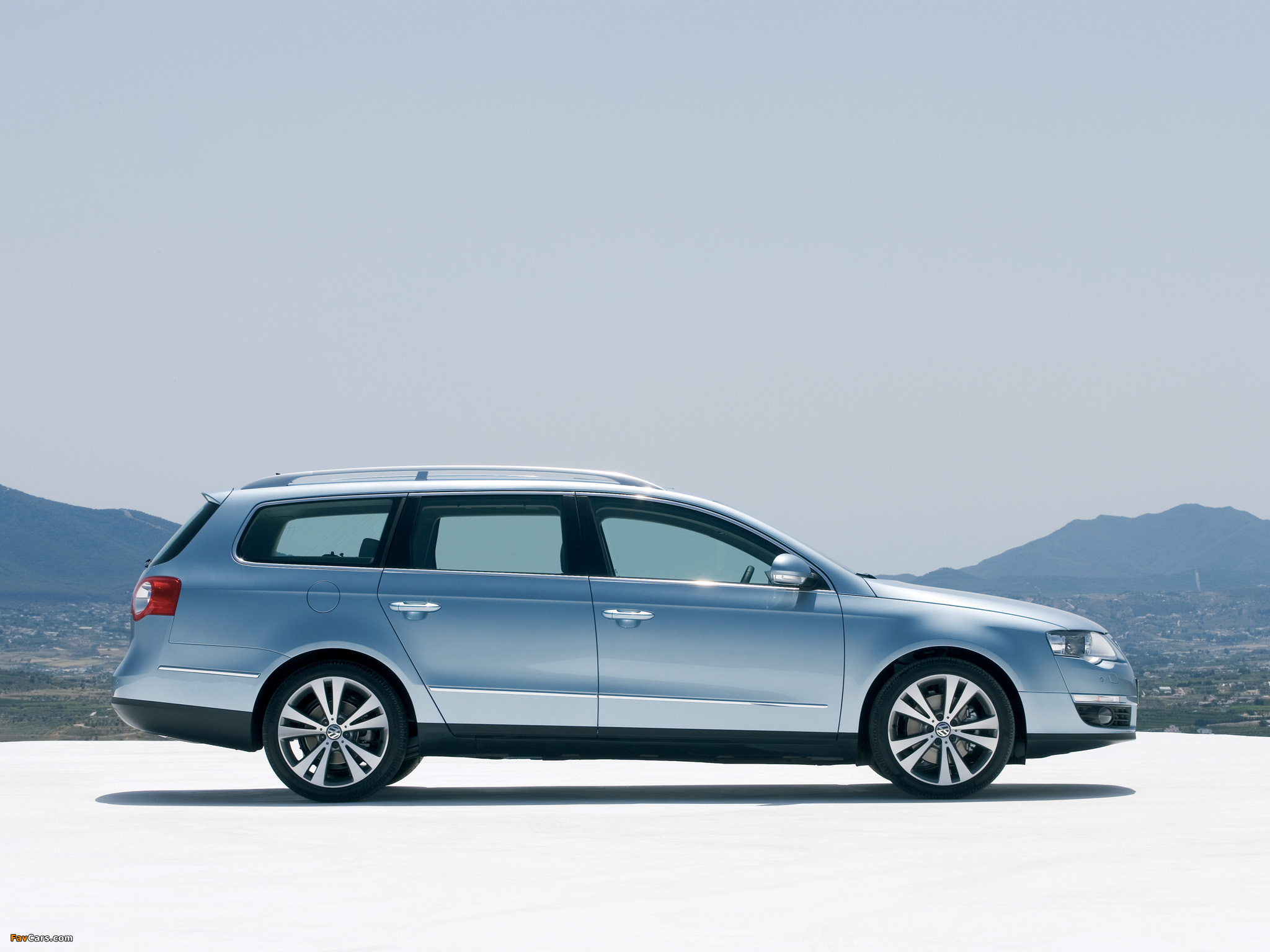 Photos of Volkswagen Passat 2.0 FSI Variant (B6) 2005–10 (2048 x 1536)