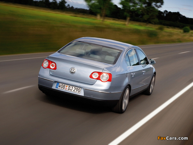 Photos of Volkswagen Passat 2.0 FSI Sedan (B6) 2005–10 (640 x 480)